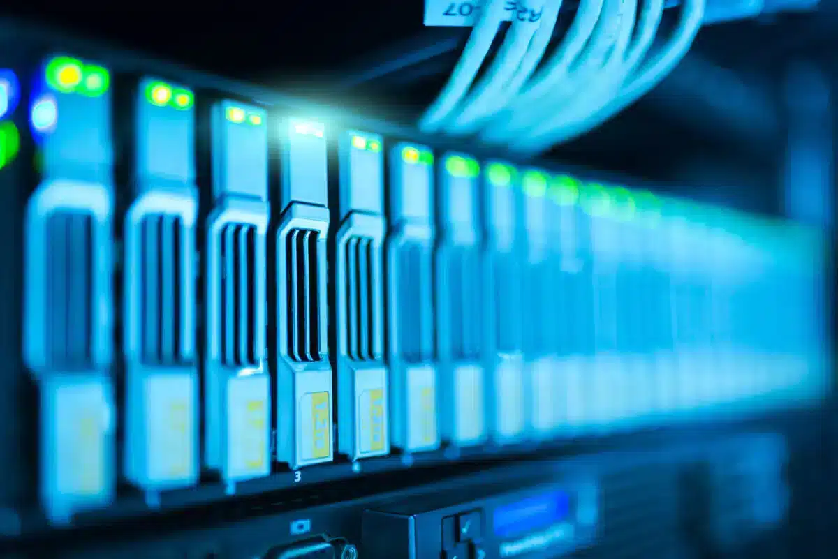 Server hosting hardware